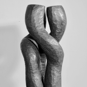 BEWEGUNG II, Robinie, Magnete, Stahl H 69 cm, 2007